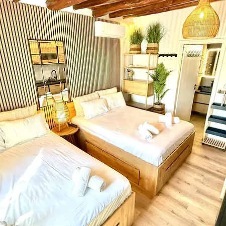 Naousaki Premium 2 Naousa (Paros)